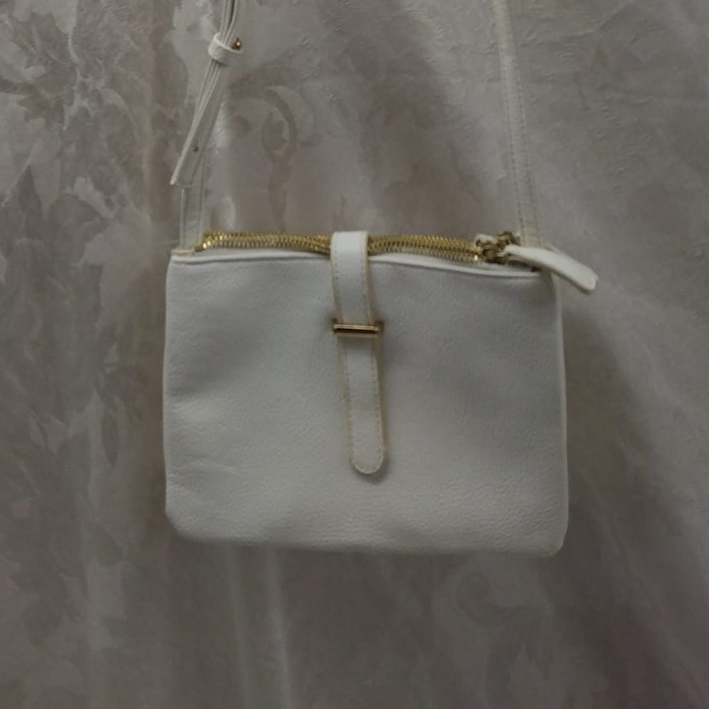 White Attention Crossover/Shoulder Bag